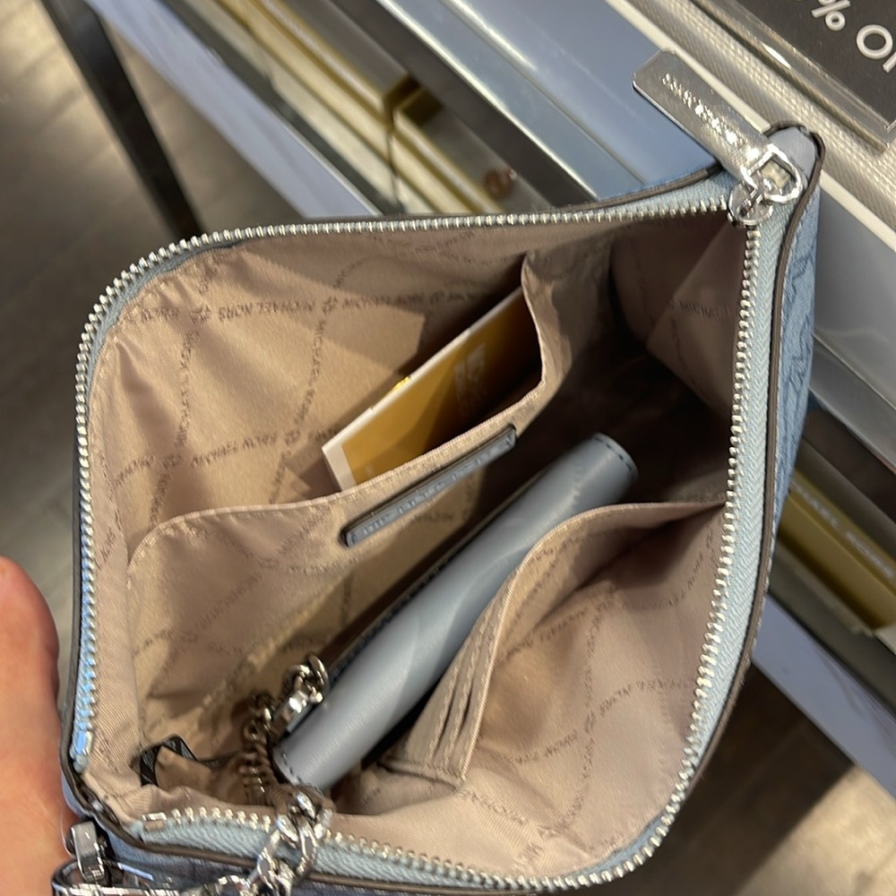 Michae Kors Jet Set Item Large Logo 2-in-1 Central Zip Wristlet
Pale Blue 
NWT - Picture 11 of 16